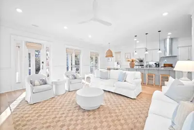 Image de Stay on 30a: Nomad Beach House, Golf Cart & Bikes!