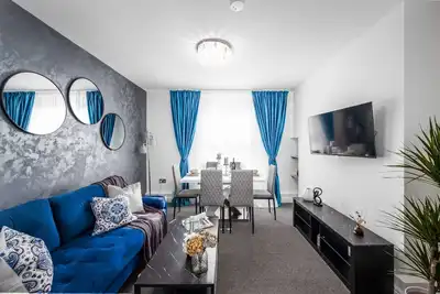 Image de Charming 4-Bedroom Apt Minutes from Borough St