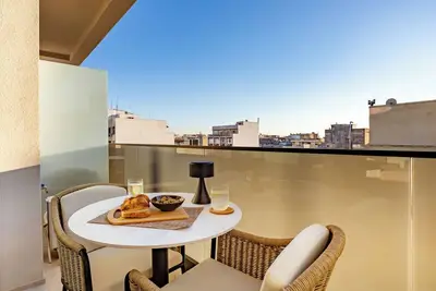 Image de Sanders Tower Centre - Studio chaleureux avec balcon