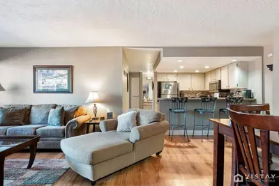 Image de Giant Steps #43 w/ Hot Tub, Sauna, and Game Room!
