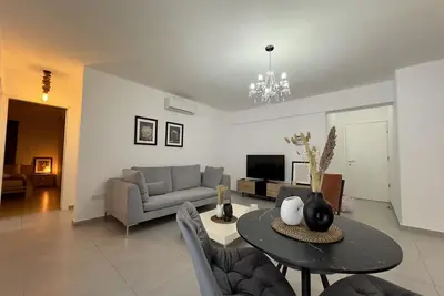 Image de Bienvenue dans notre luxueuse résidence privée d'une chambre avec un patio spécial