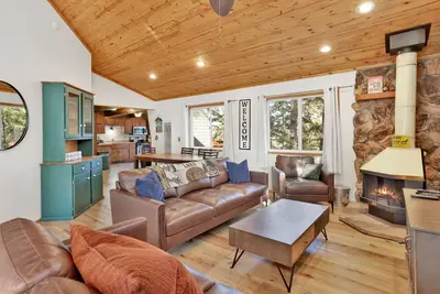 Image de Natures Delight Log Cabin Retreat w/ Hot Tub at Big Bear