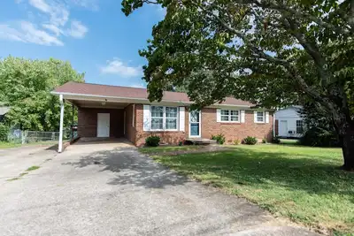 Image de Family friendly home w/fenced in backyard. Pet Friendly