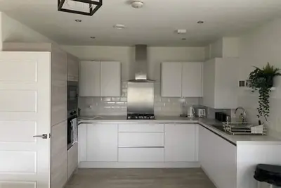 Image de Beautiful Modern Tranquil Two Bedroom Apartment\n\n