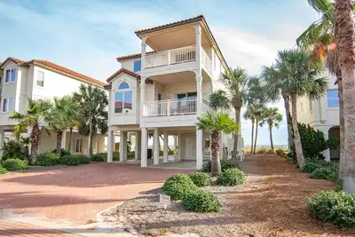 Image de Dog-Friendly, Pool & Tennis Court, Hot Tub in Sunset Beach!
