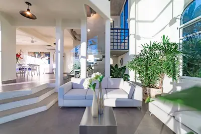 Image de 2 Pools & Ocean Views in Gated Neighborhood
