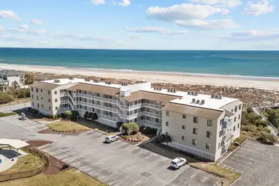 Image de Point Emerald A-205, Oceanfront Condo in Emerald Isle, Nc!