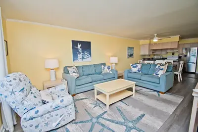 Image de Point Emerald A-208, Oceanfront Condo in Emerald Isle, Nc!