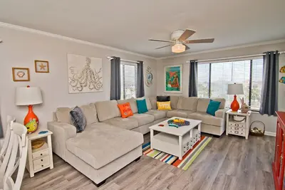 Image de Point Emerald A-301, Oceanfront Condo in Emerald Isle, Nc!