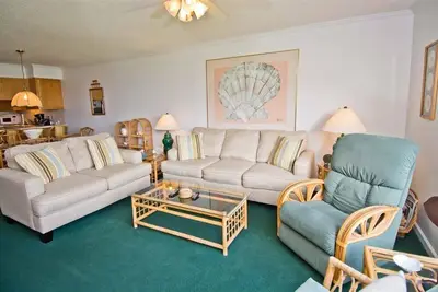 Image de Point Emerald B-103, Almost Oceanfront Condo in Emerald Isle, Nc!
