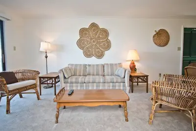 Image de Point Emerald B-201, Almost Oceanfront Condo in Emerald Isle, Nc!