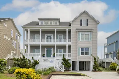 Image de R&R, Oceanfront House in Emerald Isle, Nc!
