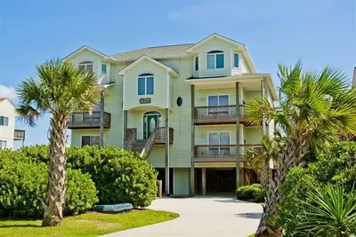 Image de Rain Forest, Oceanfront House in Emerald Isle, Nc!