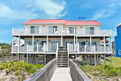 Image de Red Roof Cottage East, Oceanfront Duplex in Emerald Isle, Nc!
