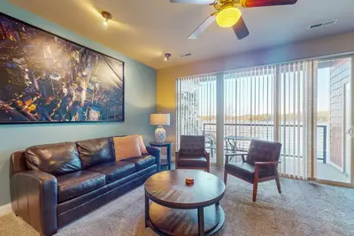Image de Experience a slice of lakefront paradise at this Delton Grand condo with pools