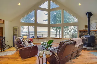 Image de Hat Island Home w\/ Stunning View & Wraparound Deck