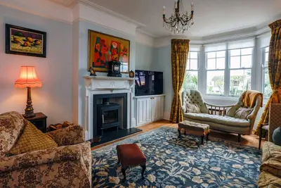 Image de Detached Edwardian Villa with Garden & Parking
