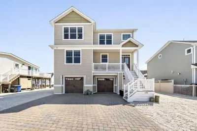 Image de Beach Haven West Gem With Views of the Bay