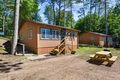 Image de Bayview Resort Waters Edge Cabin 2