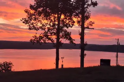 Image de Beautiful sunsets overlooking Kentucky lake!