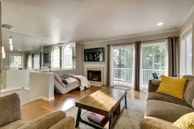 Image de Lake Oswego Home w/ Deck 9 Mi to Downtown Portland