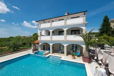 Image de Large Villa with Private Pool in Medulin