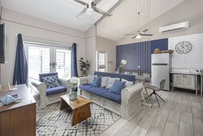 Image de Beautifully Renovated Casa Indigo! Playas del Coco InTown Location. Walk to All