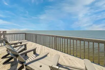 Image de Summer Savings - Soundfront Dog Friendly w/ Hot Tub & Private Windsurfing Access