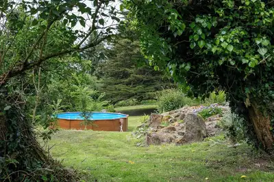 Image de Gîte Domaine de La Blanche Hermine - Le Cornouaille - 8 Pers avec piscine partagée et poele à bois