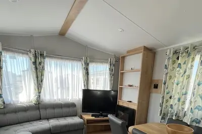 Image de A cosy well presented caravan in a quiet area of the resort