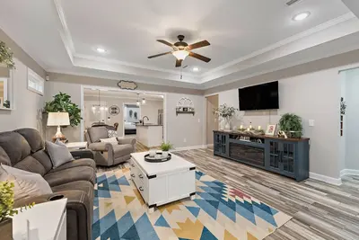 Image de Stunning Cottage home with King bed! Pet-friendly!
