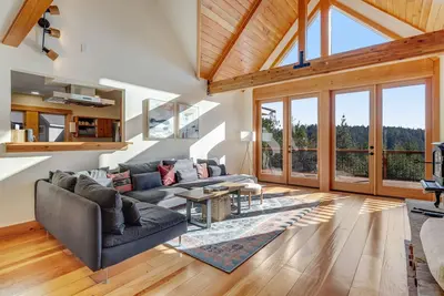 Image de Stunning property on 10 acres with ridge top views & private hot tub