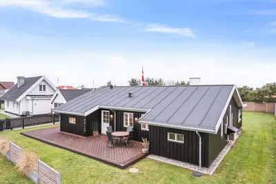 \"Svante\" - 600m from the sea by Interhome
