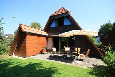 Image de Maison de vacances \"Gemütliches Nurdachhaus Bodensee\" avec terrasse privée et jardin privé
