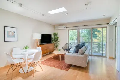 Image de Serene Palo Alto 2br w/ Patio, nr Shopping & Food, by Blueground