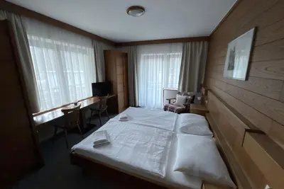 Image de Zimmer 02 \/ 2bett mit Balkon - Pension Alpina