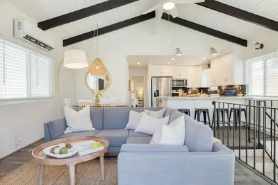 Image de Surfrider Ii by AvantStay | Walk to the Beach + Balcony