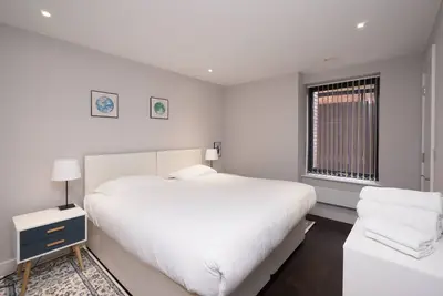 Image de Spacious Self-contained City Apartment