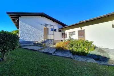 Image de Maison de vacances à Germignaga avec jardin privé