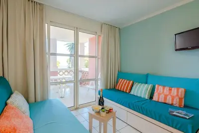 Image de Studio lumineux avec terrasse et piscine à Cap Esterel, Saint-Raphaël