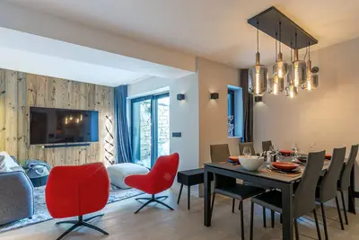 Image de Appartement de standing avec Wi-Fi, garage, terrasse et accès direct aux pistes à Val-d'Isère
