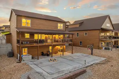 Image de Private Pickleball Court! Hot Tub! Lake View!