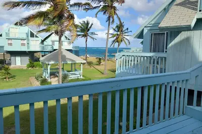 Image de Enjoy A Lovely Ocean View From Patio Of This Sealofts Unit