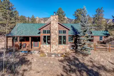 Image de Evergreen View - A Modern Mountain Retreat