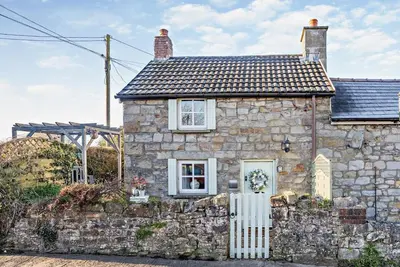 Image de Shops, cafés & the Designer Outlet just minutes away. Great spot for winter breaks.