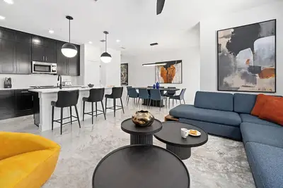 Image de Daisy's Dwelling | Serene New I-Drive home w/ chic decor, huge Lr/Dr, & Pvt pool