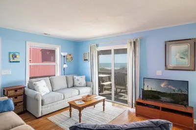 Image de Sassy Seagull East, Oceanfront Duplex in Emerald Isle, Nc!