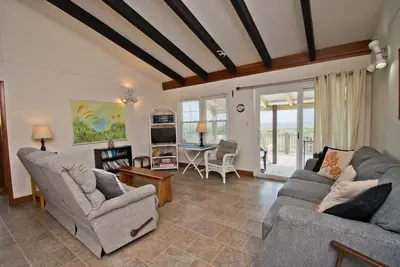 Image de Sea Castle East, Oceanfront Duplex in Emerald Isle, Nc!