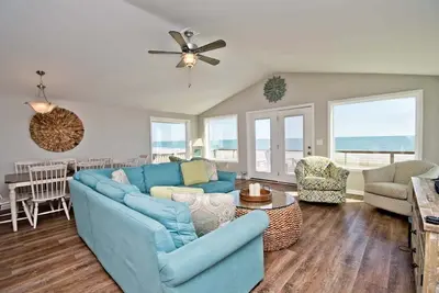 Image de Sea Watcher, Oceanfront House in Emerald Isle, Nc!