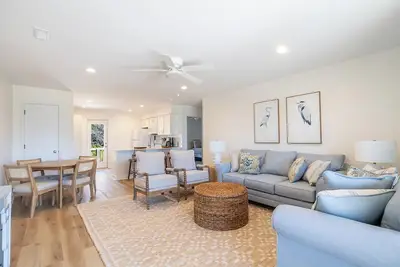 Image de Seabatical East, Almost Oceanfront Duplex in Emerald Isle, Nc!